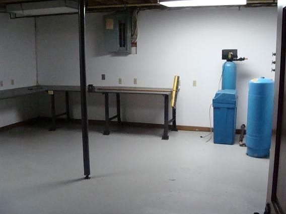 4th image of 5895 Golfview Dr