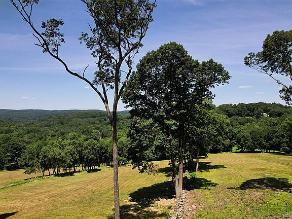4th image of 725 Croton Lake Road