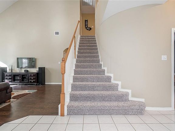5th image of 200 Sherwood Dr
