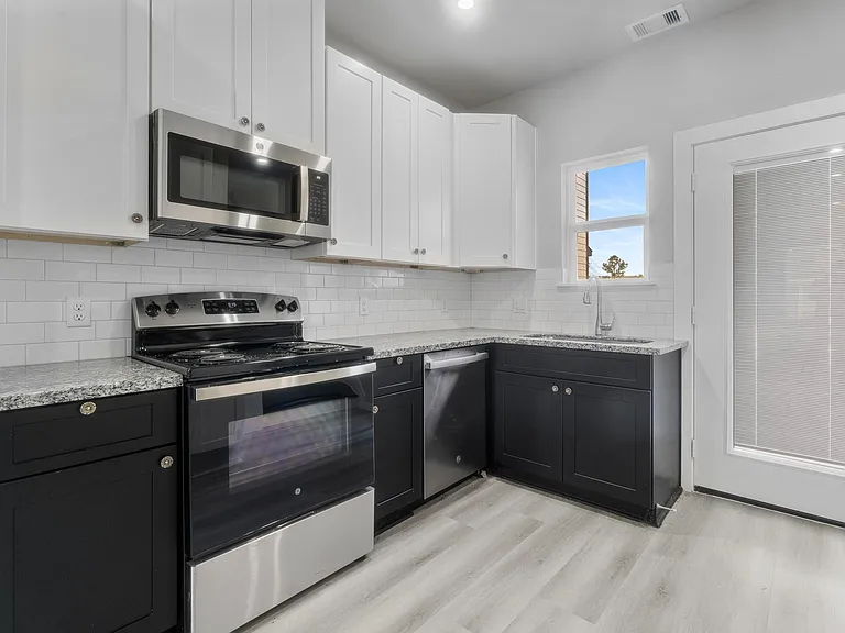 8153 Tate St #B — Photo 4