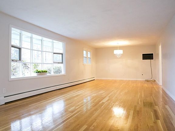 5th image of 45 Hillside Dr