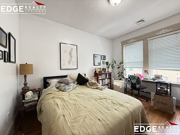 3rd image of 140 Sutherland Rd #3