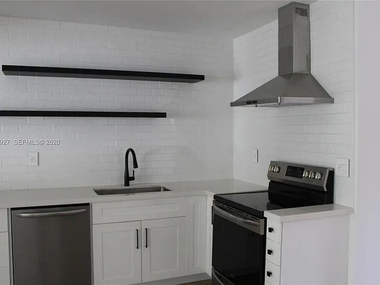 3815 SW 88th Ct — Photo 3