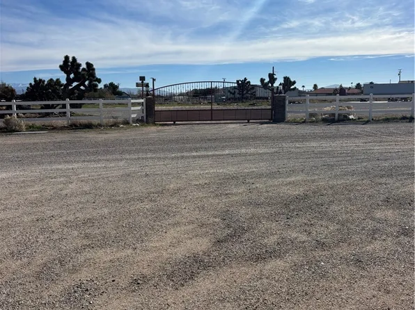 11971 Mission St, Oak Hills, CA 92344