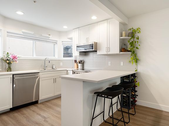 4th image of 329 Garden Dr
