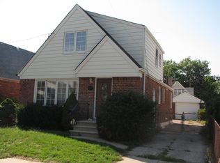 8830 Sabre St, Queens Village, NY 11427