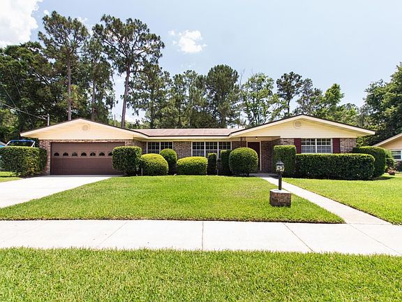 3rd image of 3332 Pickwick Dr S