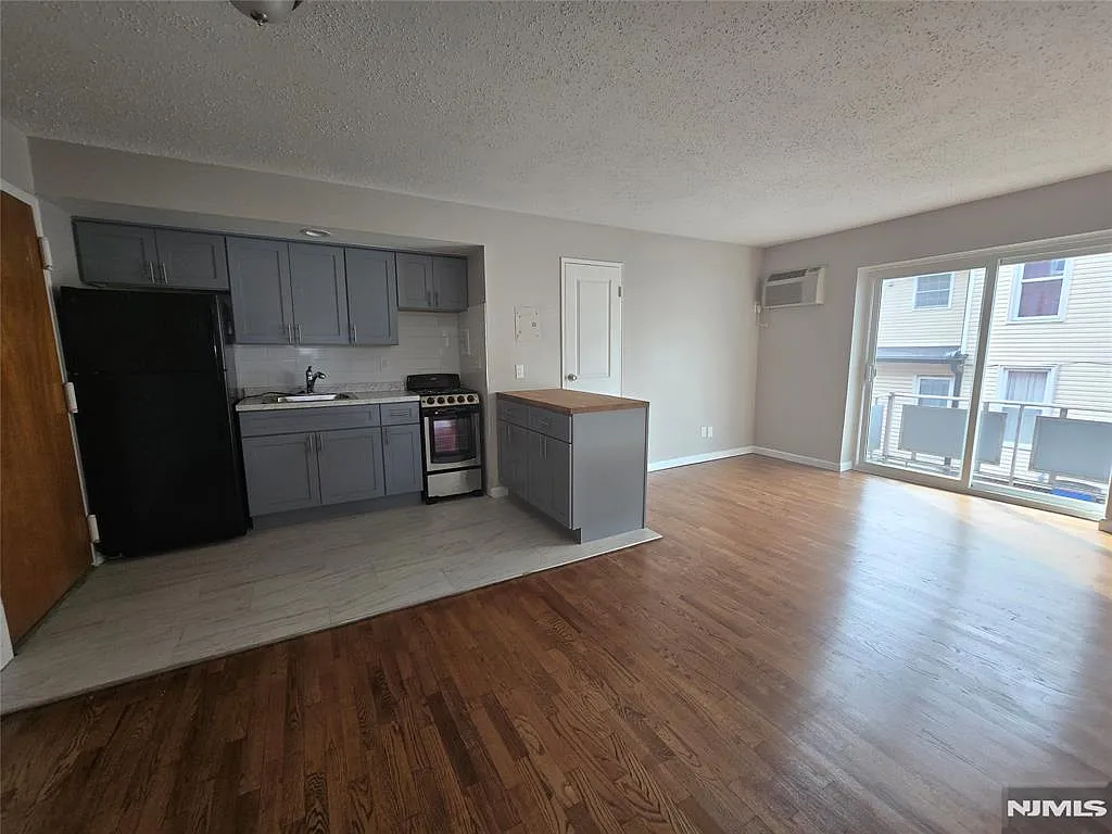 1 bed, $1,975 — Photo 3