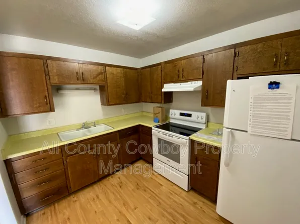 267 N 8th St APT 8, Laramie, WY 82072