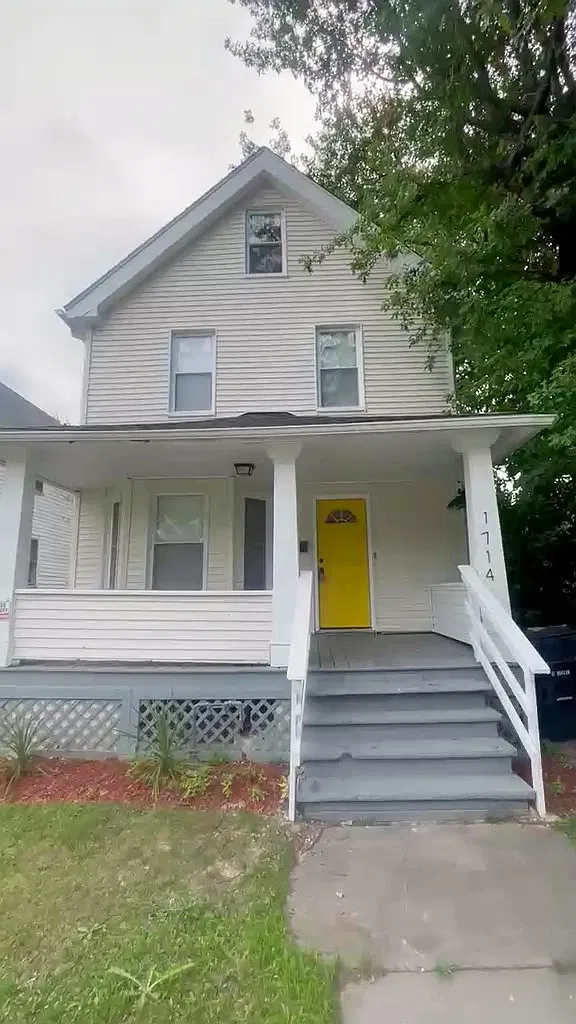 3 bed, 1155 sqft, $1,450 — Photo 1