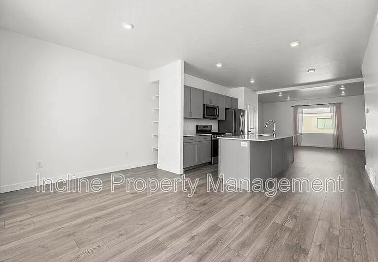 1113 E Yard Row — Photo 12