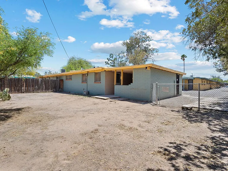 1515 E Blacklidge Dr — Photo 9