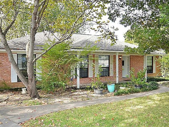 2nd image of 203 Leisure Ln