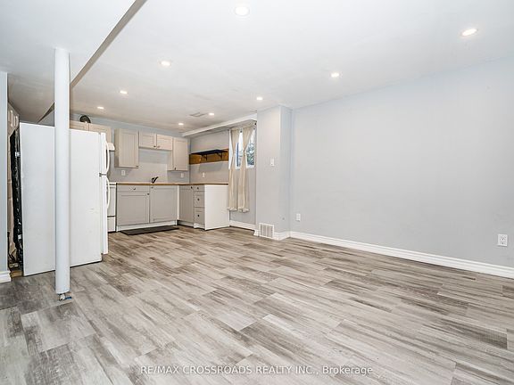 5th image of 34 Blue Anchor Trl #Basement