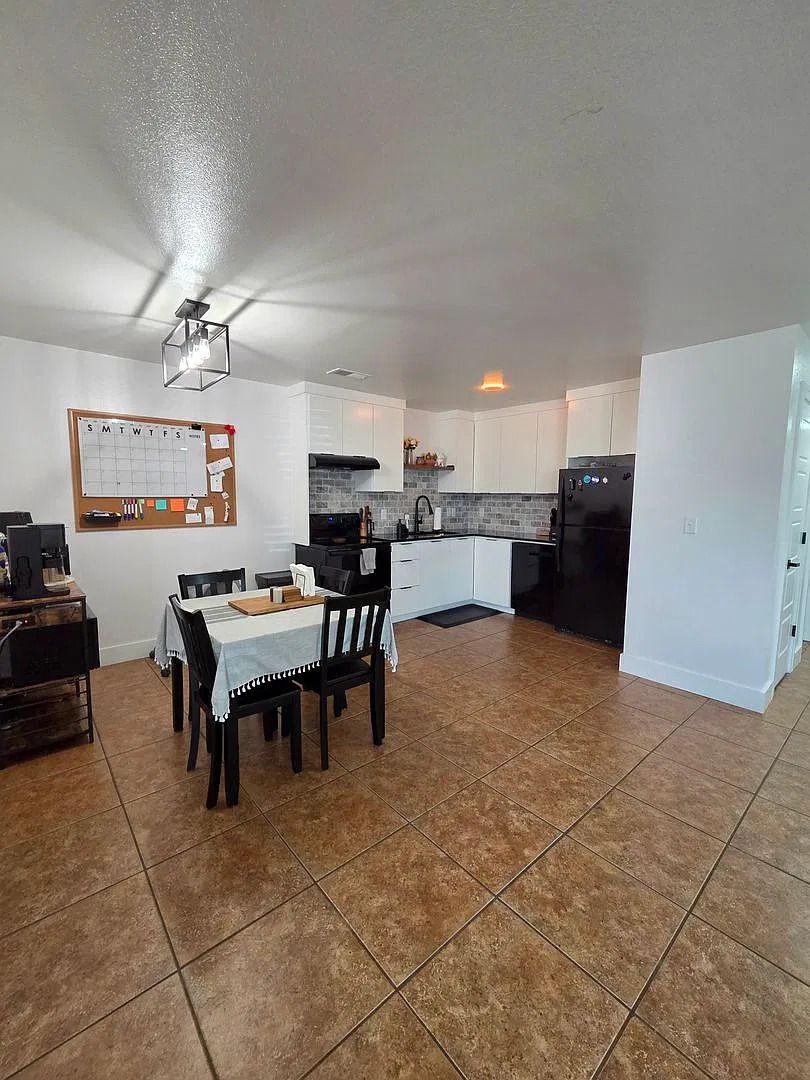 207 E Marietta Ct — Photo 4
