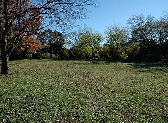 5th image of 2301 Silver Maple Dr