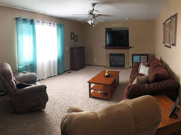 4th image of 809 NW Prairie Creek Dr