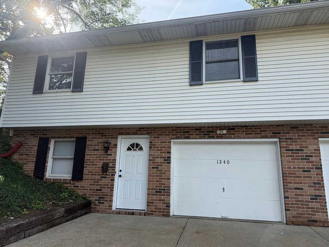 2 bed, 2.0 bath, 930 sqft, $1,025 — Photo 1