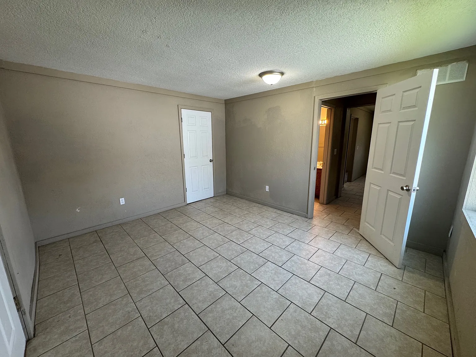 507 Grover, Warrensburg, MO 64093 - B — Photo 1