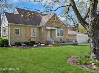 182 6th St, Wheeling, IL 60090