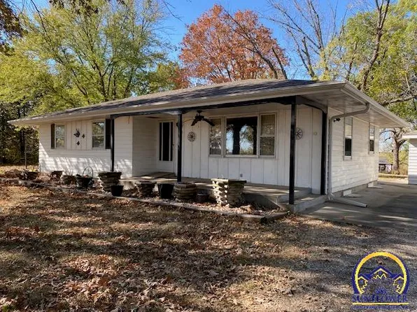 6729 NW Church Ln, Topeka, KS 66618