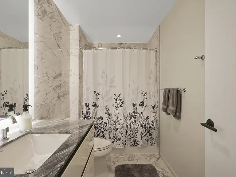 1781 N Pierce St #406 — Photo 16