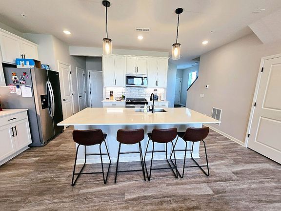 5th image of 4840 Airlake Dr