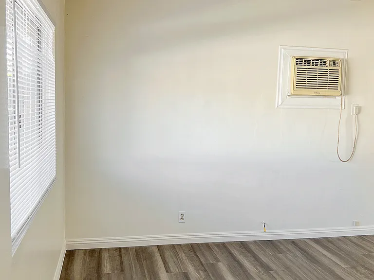560 E Oakland Ave — Photo 3