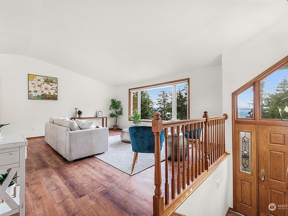 2nd image of 1203 E Rosemont Drive