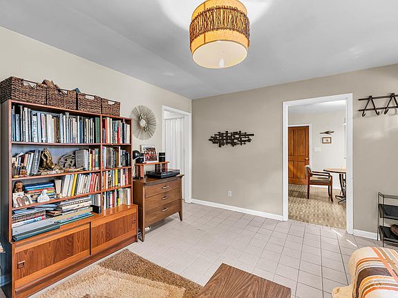 4th image of 1514 Balsam St
