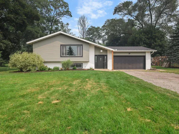 W8372 Crawford Rd, Portage, WI 53901