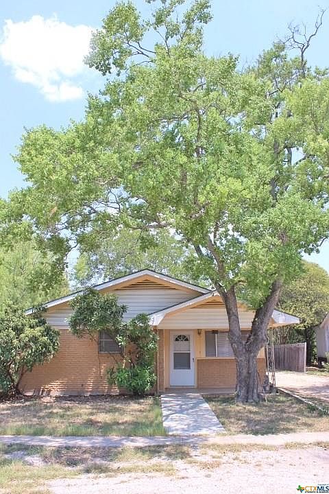 1st image of 136 W Davilla St