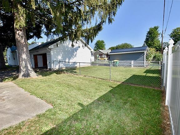 3rd image of 1135 N Lynhurst Dr