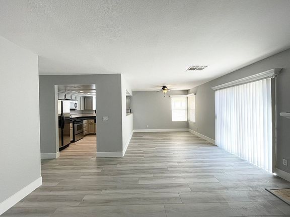 4th image of 1437 Desert Hills Dr