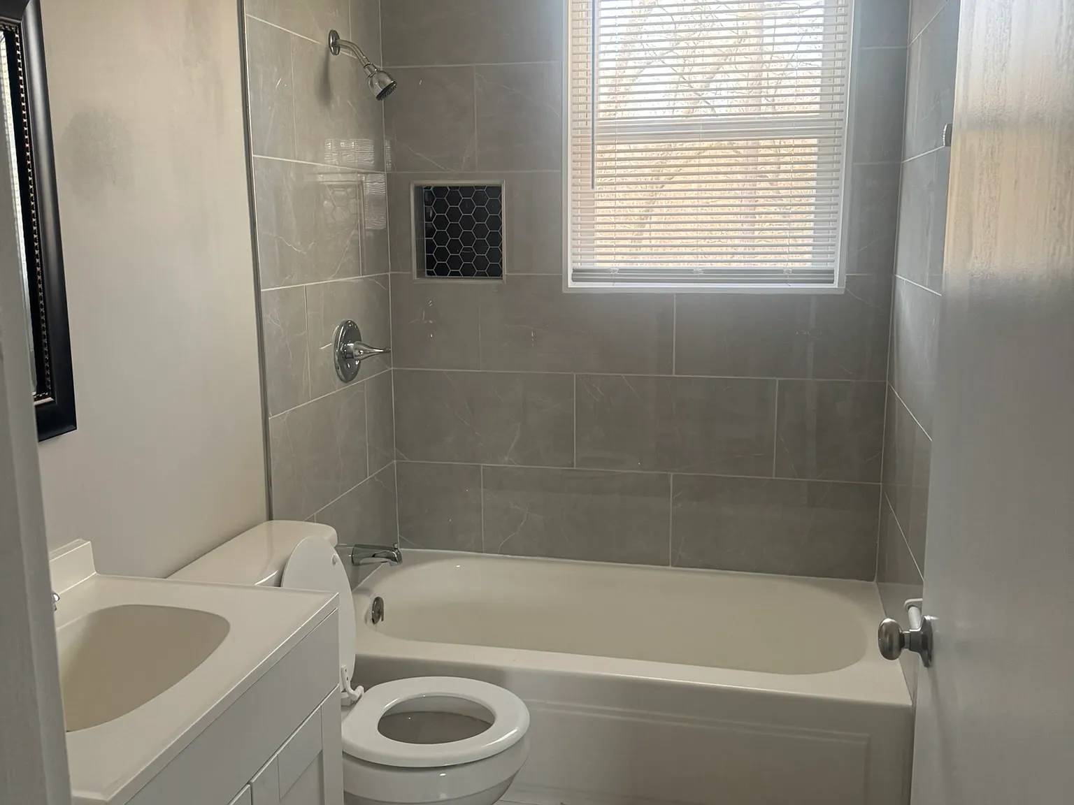 3 bed, 1000 sqft, $1,200 — Photo 4