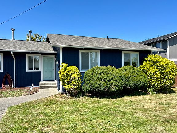 3rd image of 118 Tacoma Blvd S Unit B