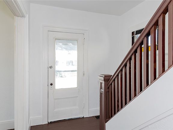 5th image of 124 S Philadelphia St