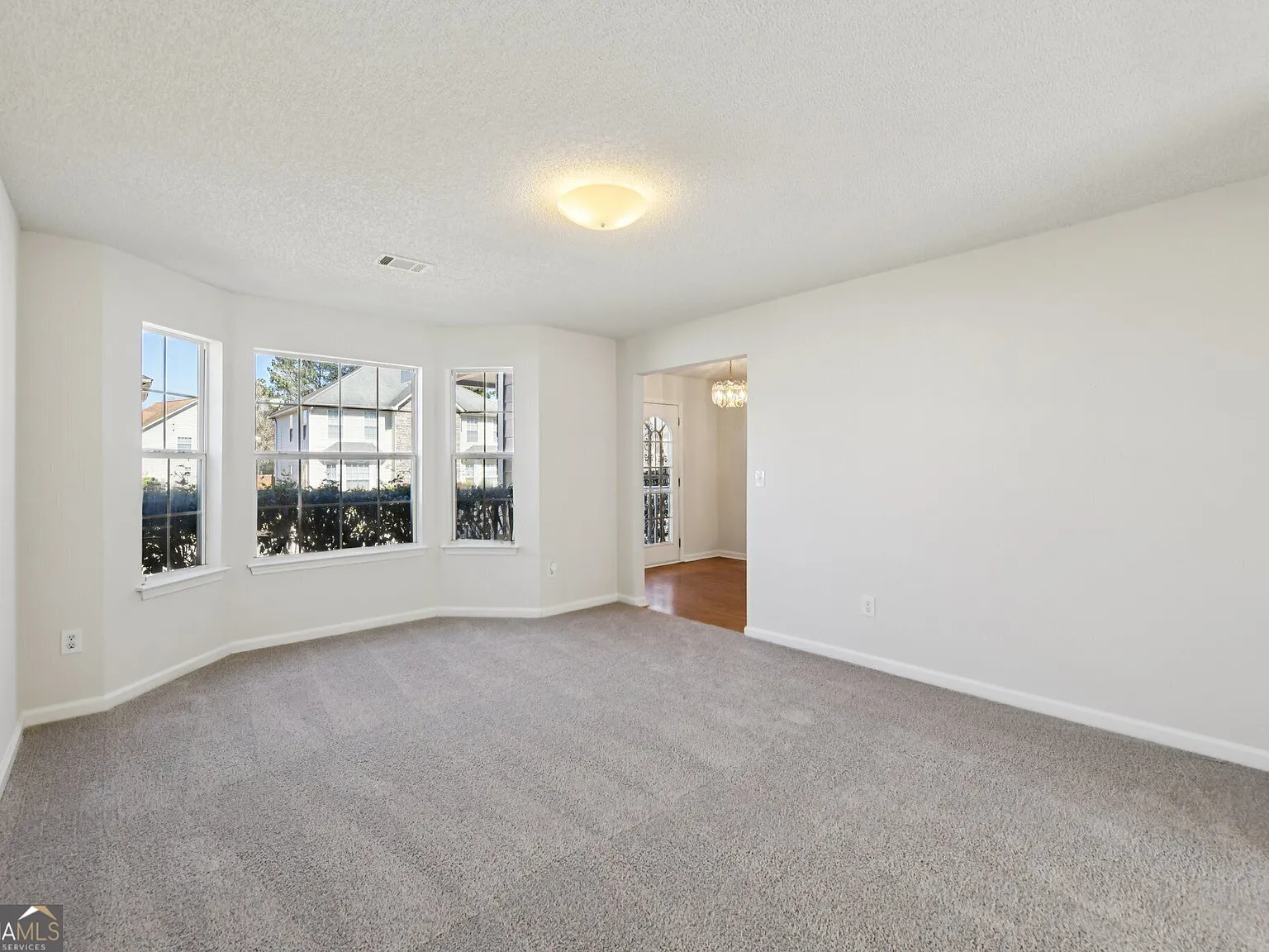 5 bed, 2.5 bath, 2724 sqft, $2,829 — Photo 3