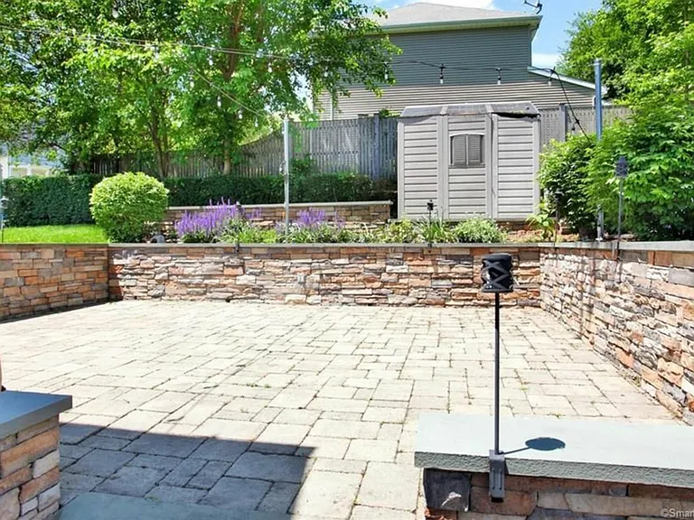 322 Castle Ave — Photo 20