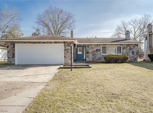 6201 Somerset Dr, North Olmsted, OH