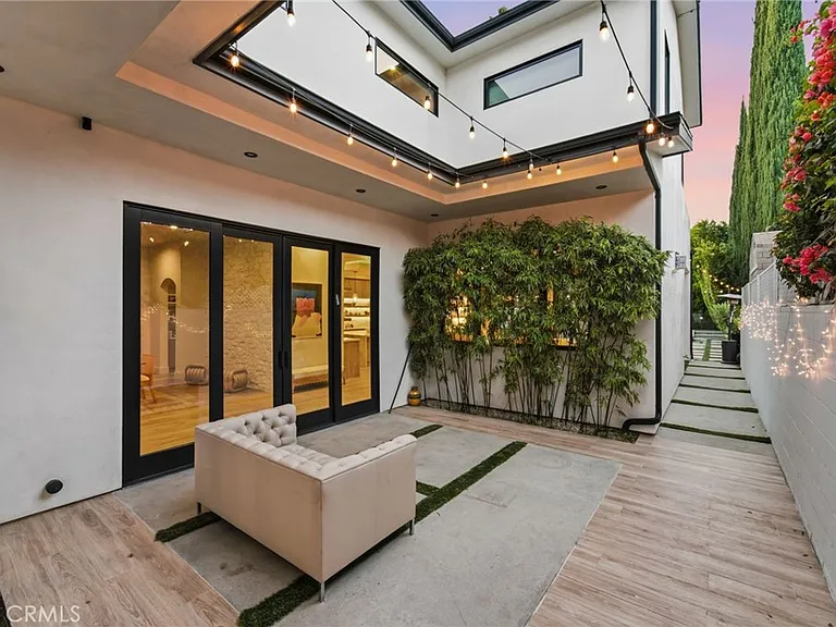 13135 Chandler Blvd — Photo 14