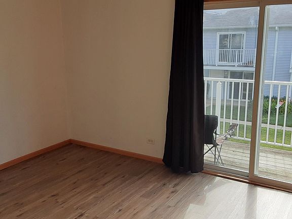 4th image of 494 Meadow Green Ln