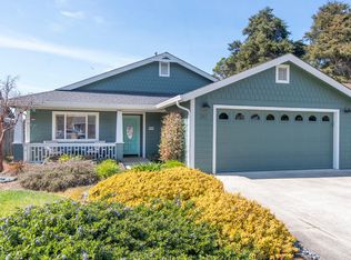 217 Hocker Ln, Fort Bragg, CA 95437