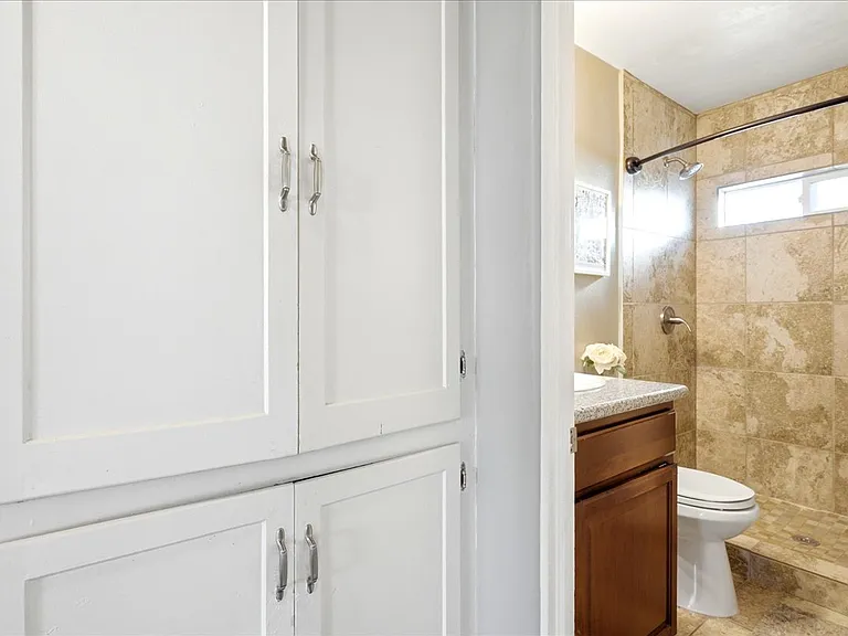 4526 Euclid Ave — Photo 16