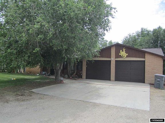2nd image of 985 Meadow Dr