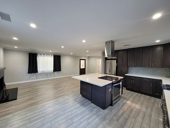 3rd image of 5939 Vanalden Ave