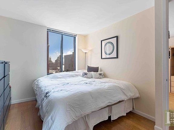 2nd image of 215 W 95th St APT 10A