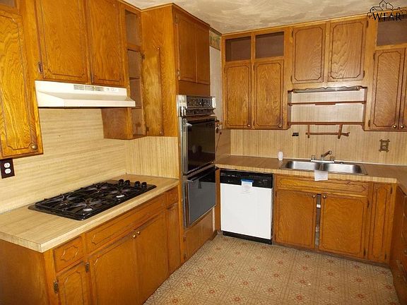 5th image of 604 Oak St