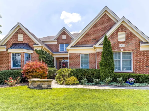 15 Eagle Ridge Dr, Hawthorn Woods, IL 60047