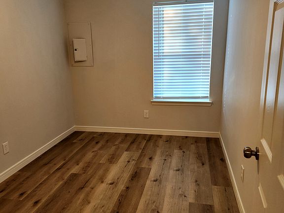 4th image of 4010 Fair Park Blvd